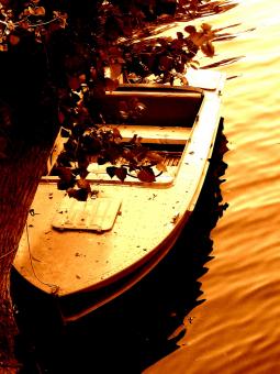 Free Stock Photo of Boat on the river