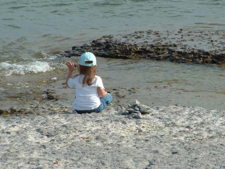 Free Stock Photo of Skipping Stones at Beach