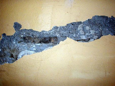 Free Stock Photo of Cracked wall