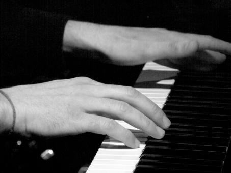 Free Stock Photo of The Pianoman - Black and White