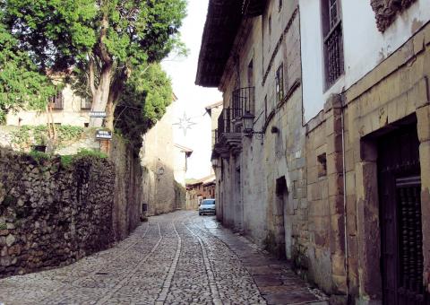 Free Stock Photo of Street with traditional rustic houses