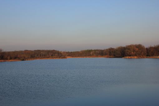 Free Stock Photo of Lake near sunset