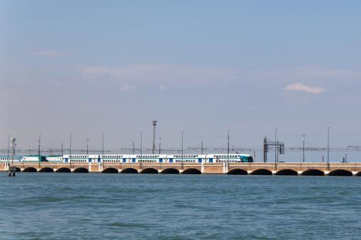 Free Stock Photo of Train on bridge