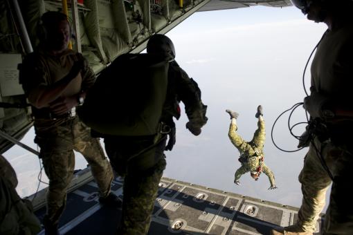 Free Stock Photo of Parachute Jumping