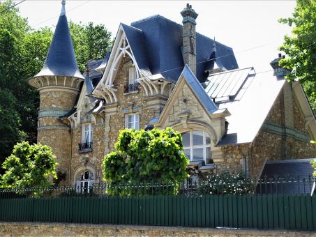 Free Stock Photo of Art Nouveau manor with rich decoration