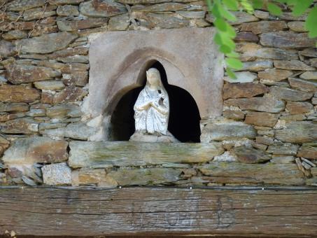 Free Stock Photo of Virgin Mary in a stone wall