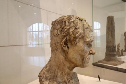 Free Stock Photo of Side view of man's head sculpture