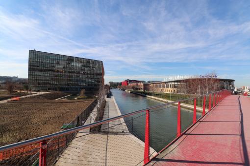 Free Stock Photo of Extra-wide view of a modern commercial center