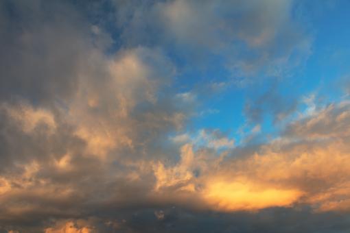Free Stock Photo of Glowing Sunrise Clouds
