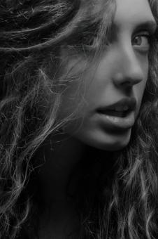 Free Stock Photo of Beauty Posing - Black and White
