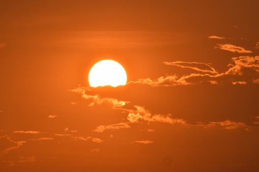 Free Stock Photo of Sun Behind Clouds