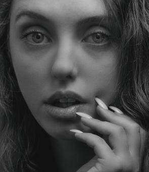 Free Stock Photo of Fashion Girl Portrait - Monochrome