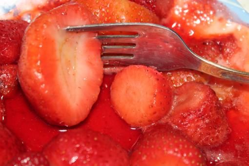 Free Stock Photo of Eating strawberries with a fork