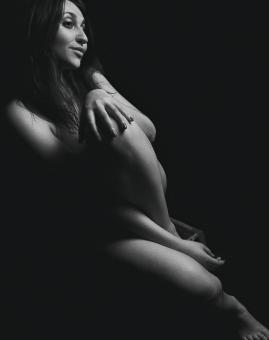 Free Stock Photo of Posing Girl - Monochrome