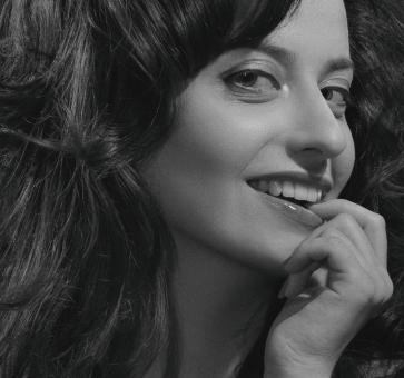 Free Stock Photo of Smiling Female Model - Black and White