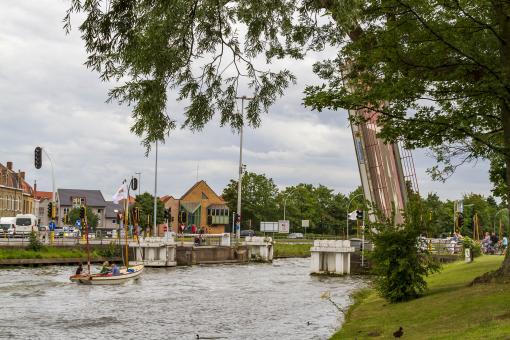 Free Stock Photo of Lift Bridge over Canal