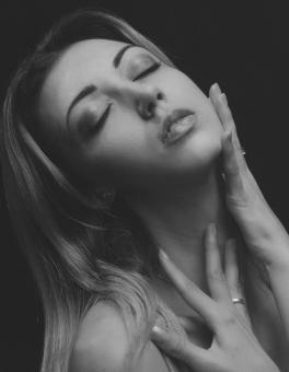 Free Stock Photo of Sensual Female Portrait - Black and White