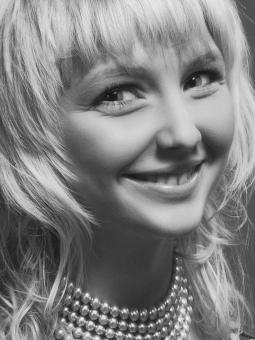 Free Stock Photo of Happy Girl with Bangs - Monochrome