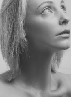 Free Stock Photo of Blond Girl Looking Up - Monochrome