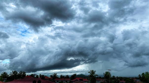 Free Stock Photo of Dramatic Clouds Over Town