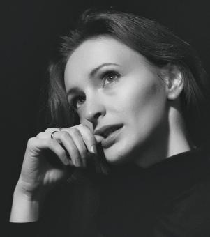 Free Stock Photo of Casual Woman Black and White Portrait