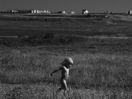 Free Stock Photo of Running Child - Monochrome