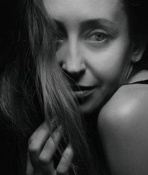 Free Stock Photo of Black and White Portrait - Pretty Girl