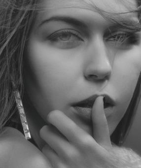 Free Stock Photo of Monochrome Portrait - Seductive Girl