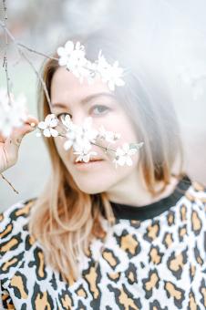 Free Stock Photo of Pretty woman outdoor in cherry blossom