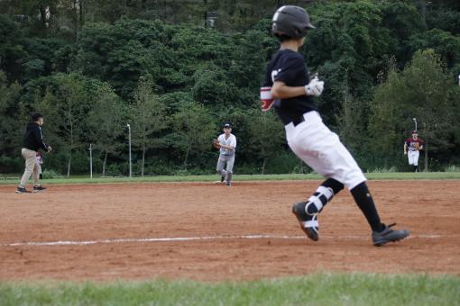 Free Stock Photo of 20211104 baseball game the baserunner