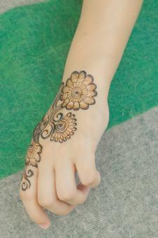 Free Stock Photo of Easy mehndi design for Karwa Chauth 2022 | Mehndi designs simple 2022 