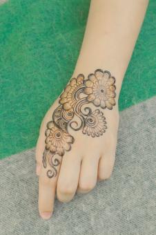 Free Stock Photo of Easy mehndi design for Karwa Chauth 2022 | Mehndi designs simple 2022 