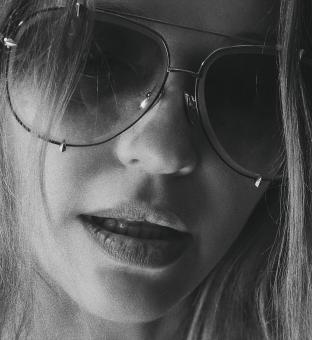 Free Stock Photo of Woman with sunglasses