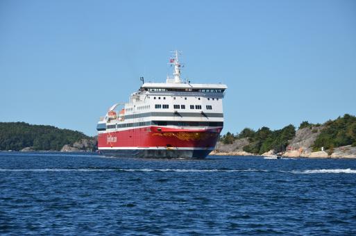 Free Stock Photo of A great ferry is very close to the harbour