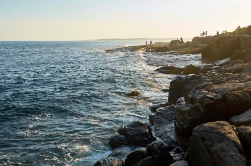 Free Stock Photo of Waves crashing rocks