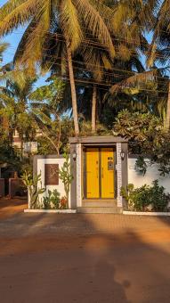 Free Stock Photo of Yellow Door Exterior