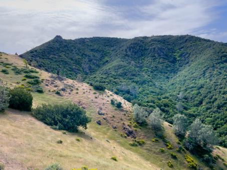 Free Stock Photo of Scenic mountain valley