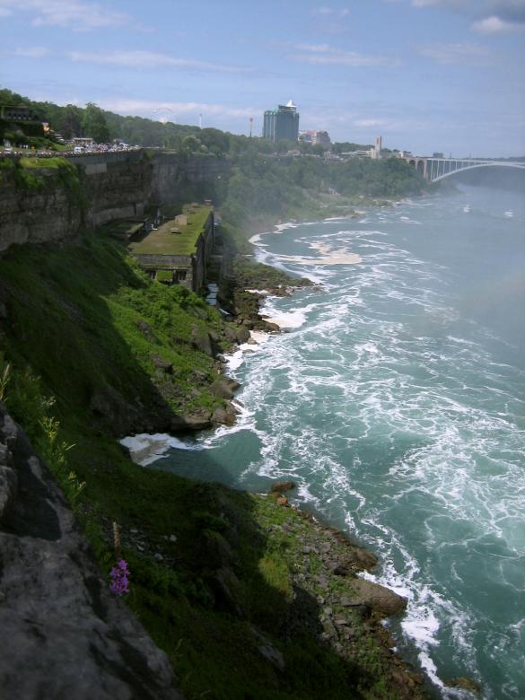 Free stock image of Niagra Coast Line created by chris kankiewicz