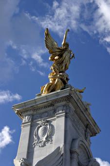 Free Stock Photo of Golden statue from the side