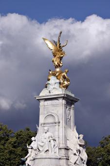 Free Stock Photo of Sculptures outside of Buckingham Palace