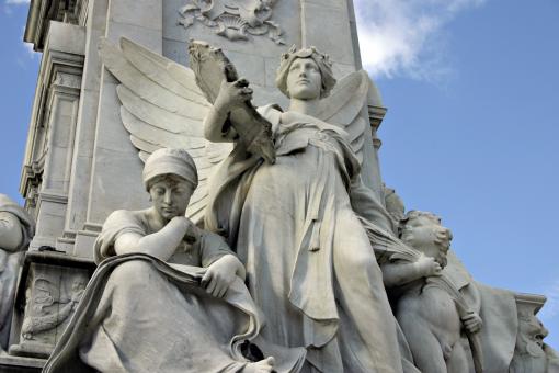 Free Stock Photo of Sculptures outside of Buckingham Palace