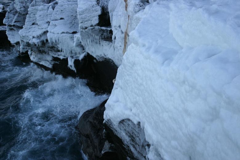 Free stock image of Frozen cliffs by the sea created by Héðinn