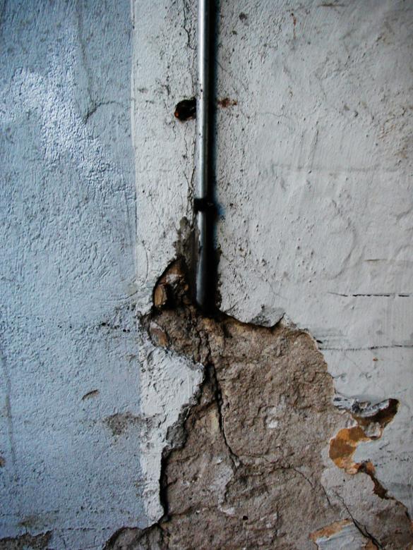 Free stock image of Cracked wall texture created by Bjorgvin