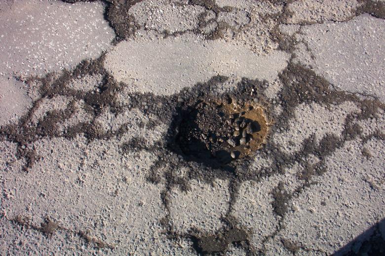 Free stock image of Cracked wall texture created by Bjorgvin