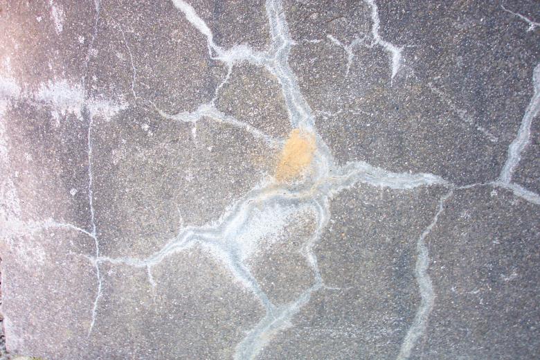 Free stock image of Cracked wall texture created by Bjorgvin