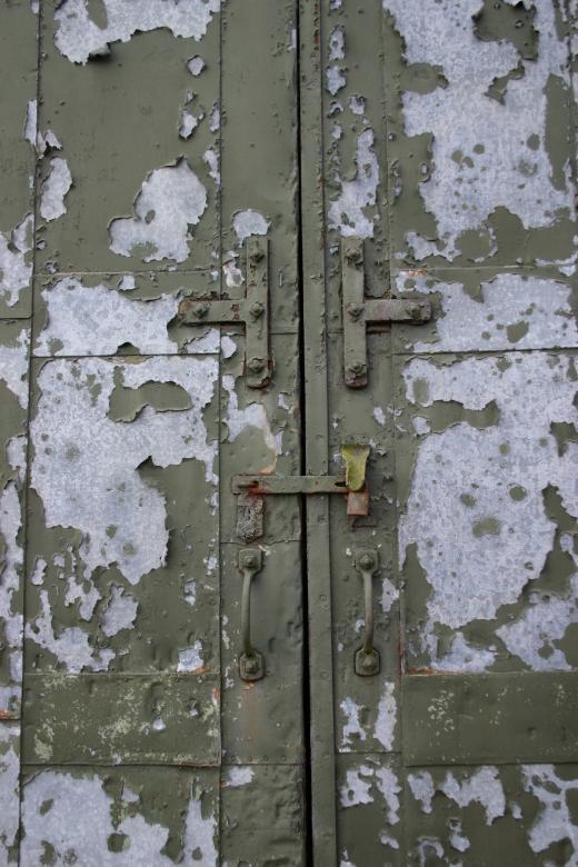 Free stock image of Peeled Metal Door created by Bjorgvin