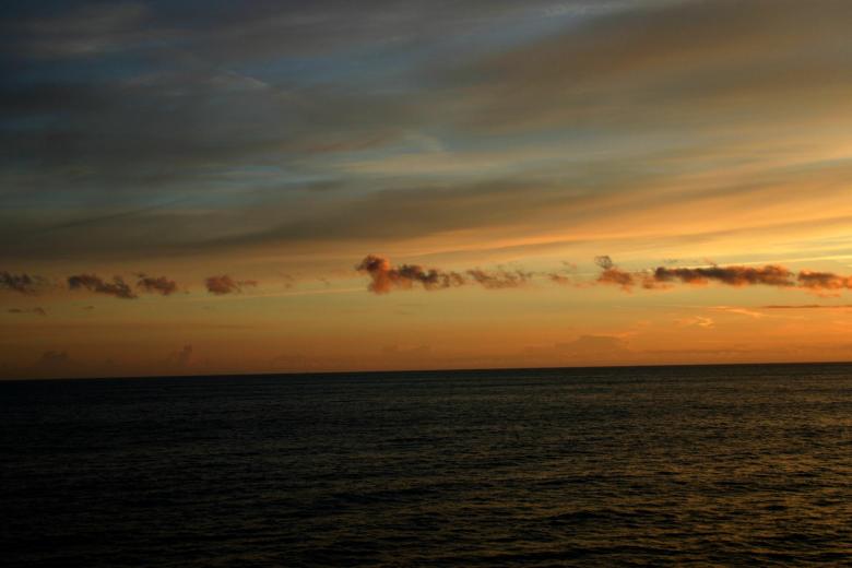 Free stock image of Sunset on the ocean created by Bjorgvin