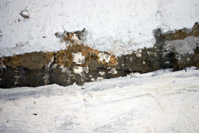 Free stock image of Cracked white wall created by Bjorgvin