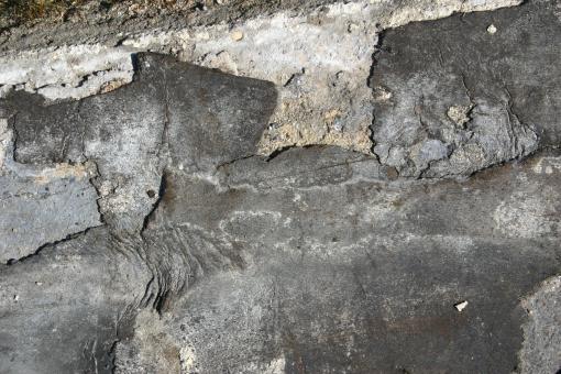 Cracked concrete wall - Free Stock Photo