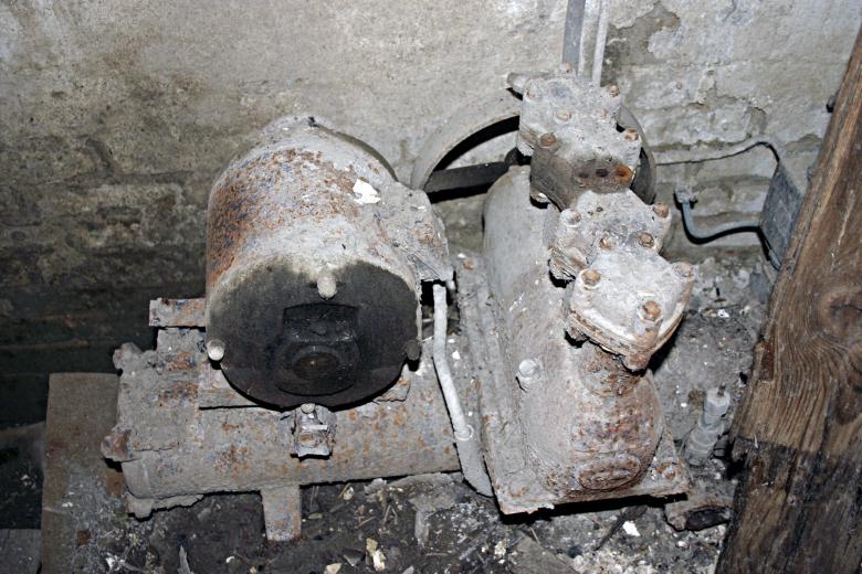 Free stock image of Rusted motor created by Bjorgvin
